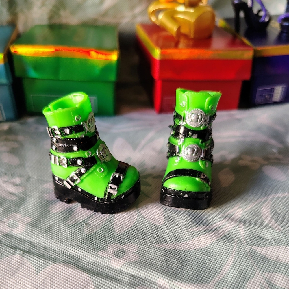Rainbow High Buckle Boots For Dolls